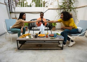 Smart Design Tips for Outdoor Kitchens and Entertainment Areas